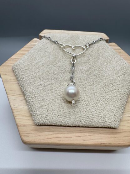 Pearl Lariat Y Necklace with heart - Image 5