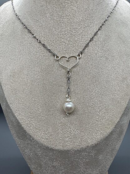 Pearl Lariat Y Necklace with heart - Image 6