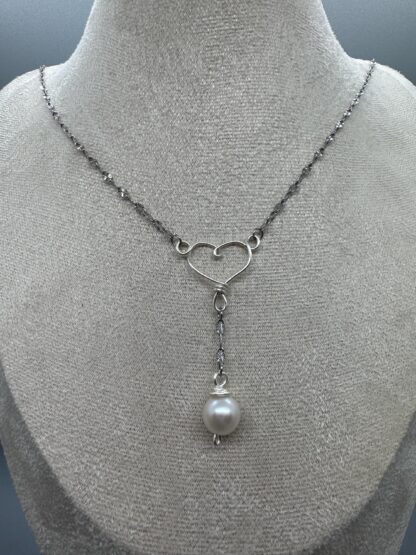 Pearl Lariat Y Necklace with heart - Image 4