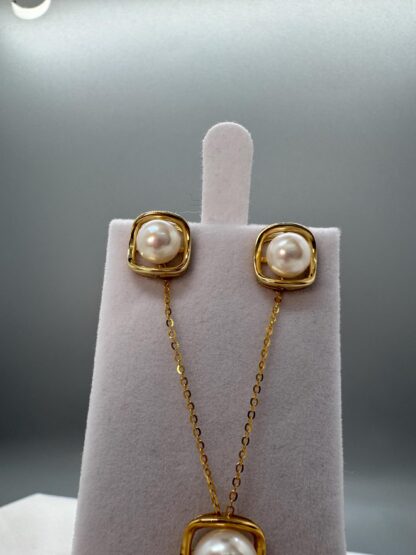 Pearl Jewelry Set with Earings Necklace and Ring - Image 6