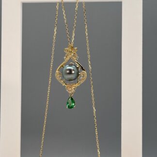 Tahitian pendant