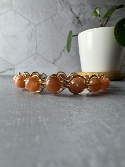 Gold-Plated Wire Formed Chain Bracelet with Sunstone Beads – Cat’s Eye Shimmer - Image 6